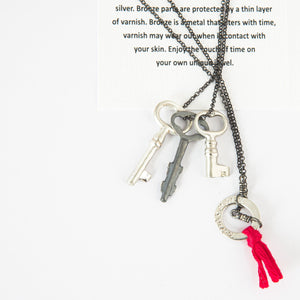 
                
                    Φόρτωση εικόνας στο Viewer Gallery, Bunch of Keys, Silver Pendant Necklace
                
            