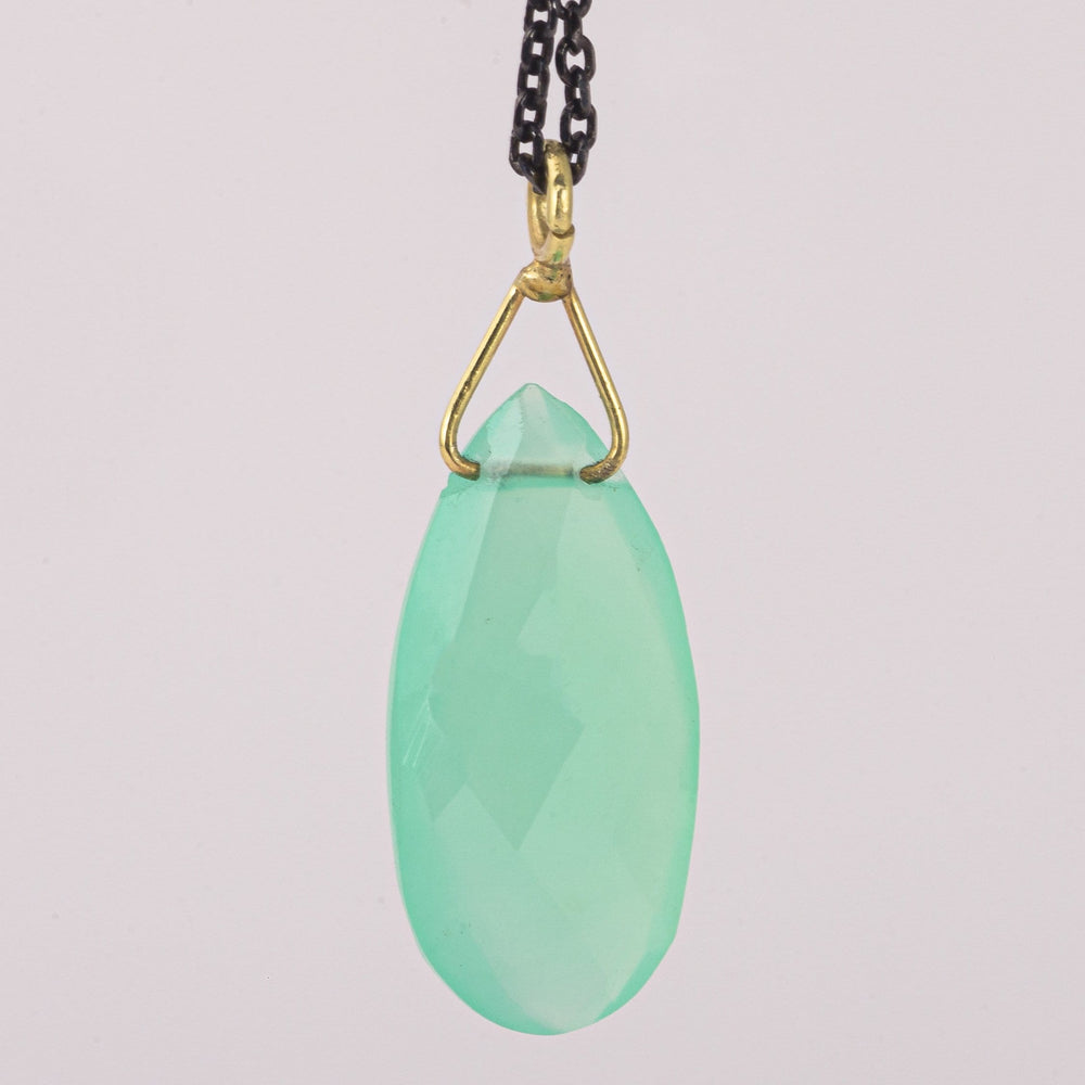 
                
                    Load image into Gallery viewer, Chrysoprase Drop Pendant Necklace
                
            