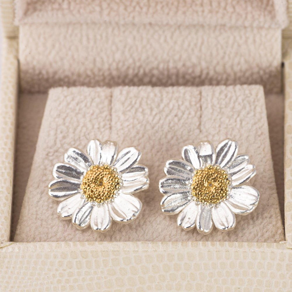 
                
                    Load image into Gallery viewer, Daisies Post Earrings
                
            