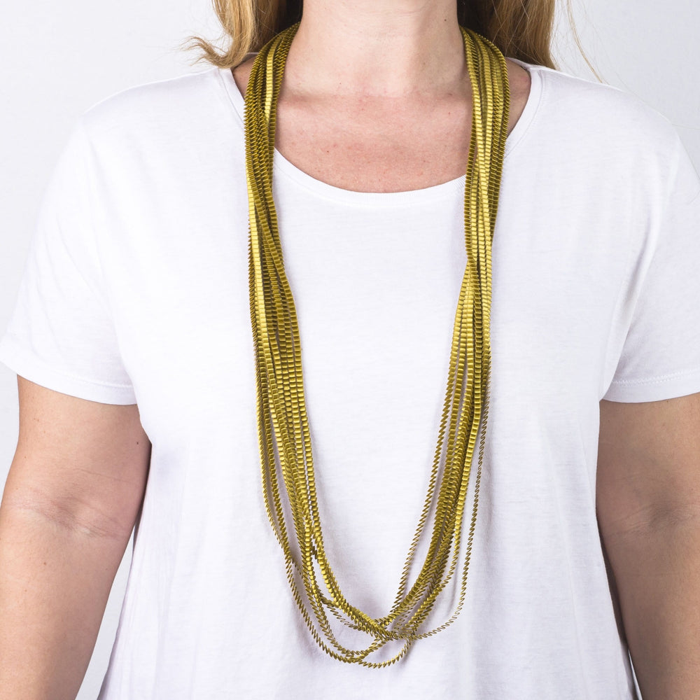 Necklace Pleated Lines in Gold