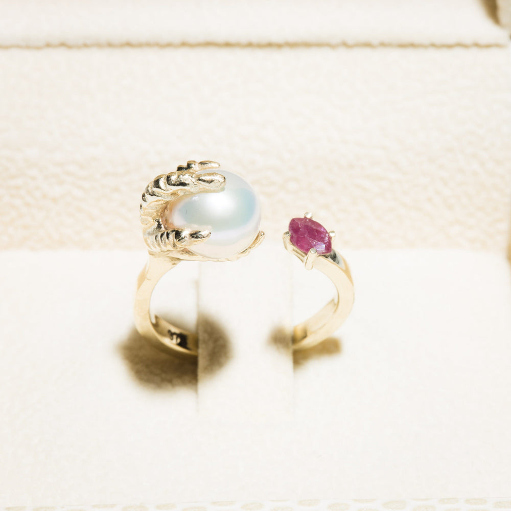 
                
                    Φόρτωση εικόνας στο Viewer Gallery, Open Gold Ring with Pearl and Ruby
                
            