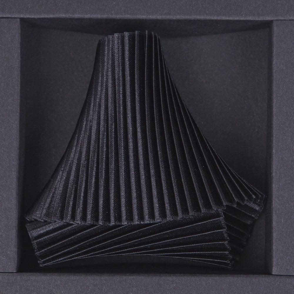 
                
                    Φόρτωση εικόνας στο Viewer Gallery, Pleated Fabric Bracelet in Black
                
            
